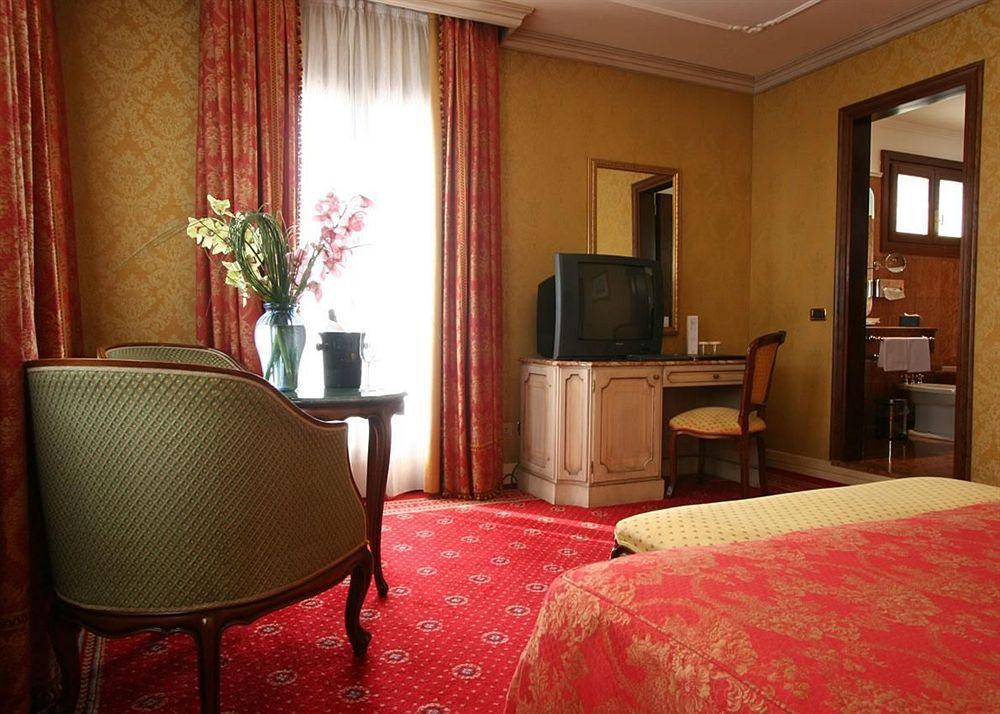 Nh Venezia Santa Lucia Hotel Room photo