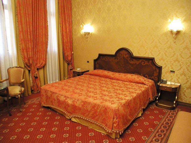 Nh Venezia Santa Lucia Hotel Exterior photo